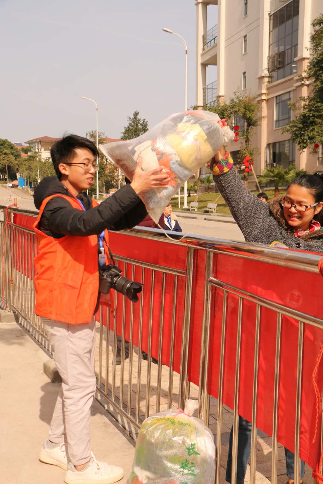 旧物回收,爱心传递,公益组织,热心活动,关爱行动,新兴县大学生联谊会